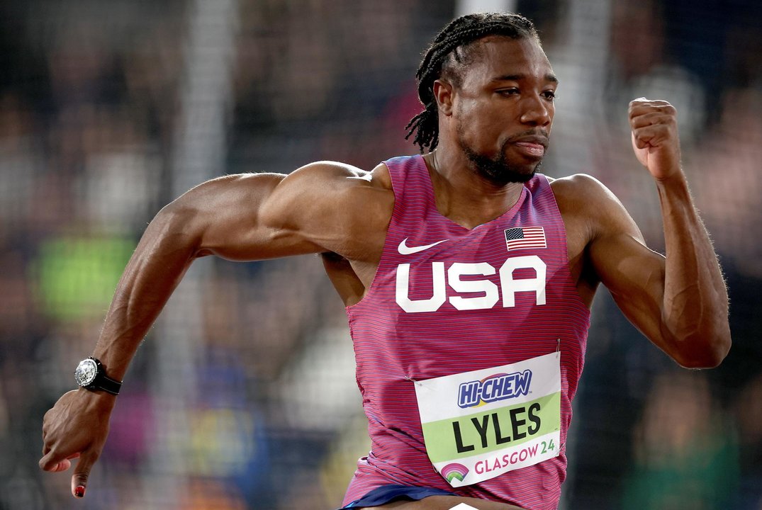 Fotografía de archivo, tomada el pasado 1 de marzo, en la que se registró al atleta estadounidense Noah Lyles, durante el más reciente Mundial de Atletismo, en Glasgow (Escocia, Reino Unido) EFE/EPA/ADAM VAUGHAN