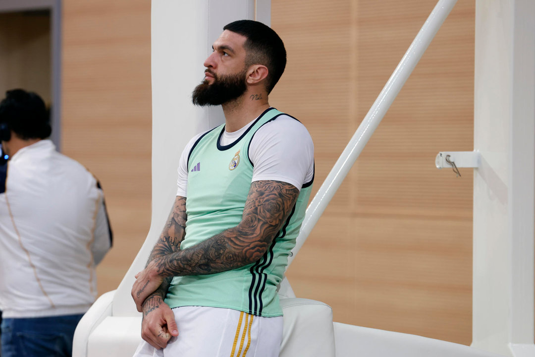 Imagen de archivo del pívot del Real Madrid Vincent Poirier durante un entrenamiento. EFE/ Javier Lizon