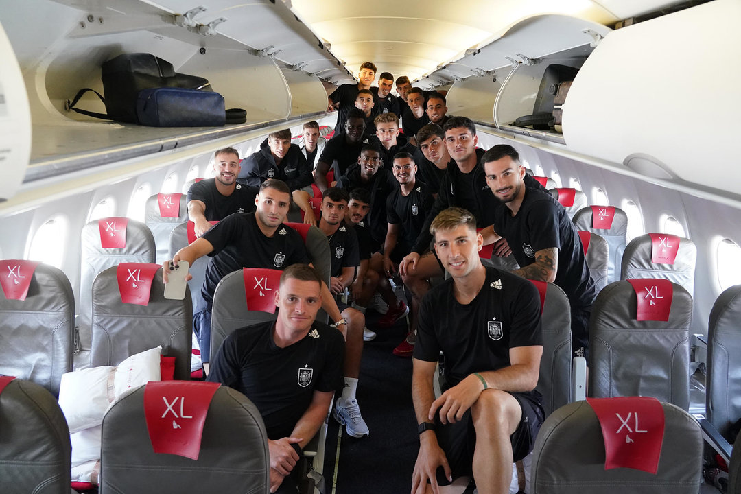 La selección española de fútbol olímpico llegó este miércoles a Burdeos para continuar su preparación de cara a los Juegos Olímpicos, en la que tienen previsto este jueves un partido de preparación a puerta cerrada frente a Estados Unidos. EFE/RFEF / SOLO USO EDITORIAL/SOLO DISPONIBLE PARA ILUSTRAR LA NOTICIA QUE ACOMPAÑA (CRÉDITO OBLIGATORIO)