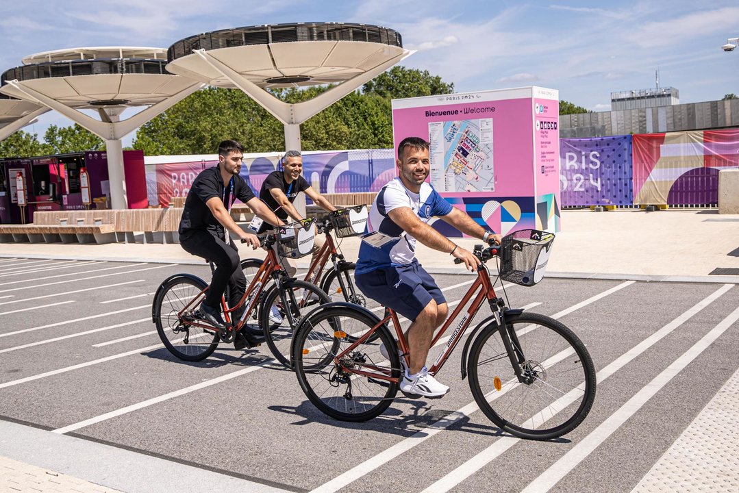 La Villa Olímpica de los Juegos de París 2024 ha abierto oficialmente sus puertas este jueves para recibir a los primeros atletas que participarán en el evento deportivo, que comenzará en ocho días, y entre las primeras delegaciones en llegar están Colombia, Tailandia, Australia y México. EFE/EPA/CHRISTOPHE PETIT TESSON