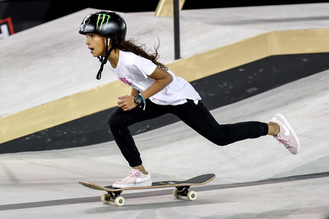 La skater brasileña Rayssa Leal, durante un Campeonato Mundial de Skate en la modalidad "Street", en el Parque Anhembi, de Sao Paulo (Brasil). EFE/Sebastião Moreira