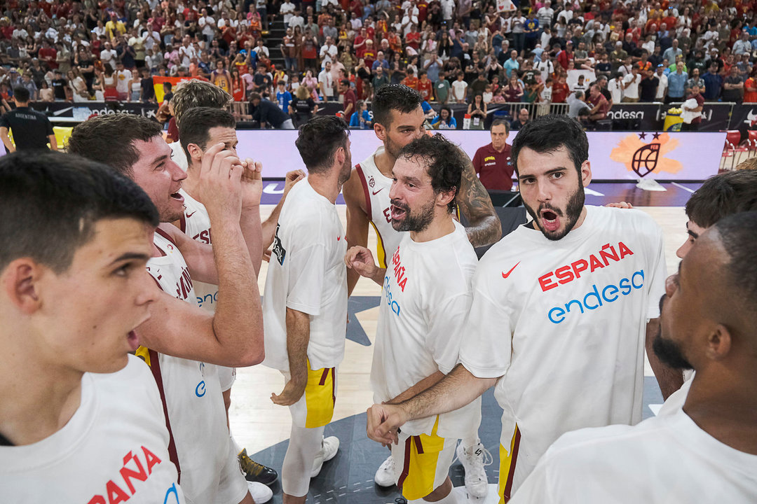 Los jugadores de la selección española a la finalización del encuentro amistoso que han disputaron el pasado viernes frente a Argentina en Guadalajara. EFE / Nacho Izquierdo.