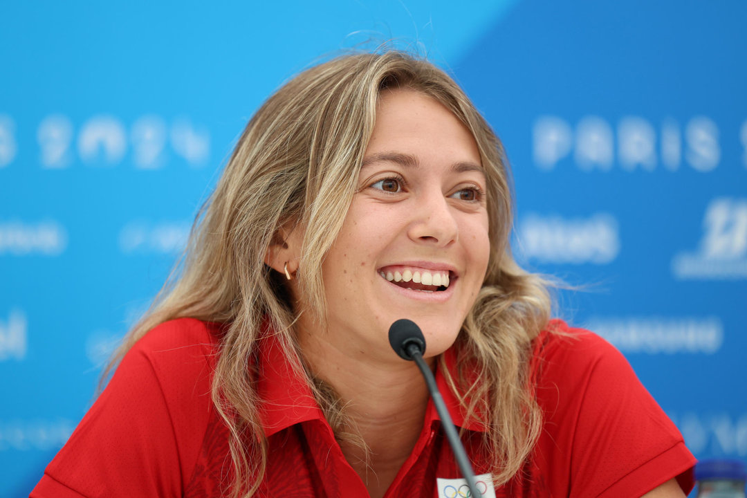 La integrante del equipo olímpico español de voley playa Tania Moreno, durante la rueda de prensa convocada por el equipo de cara a su participación en los Juegos Olímpicos de París 2024, este miércoles, en la capital francesa. EFE/Sashenka Gutiérrez