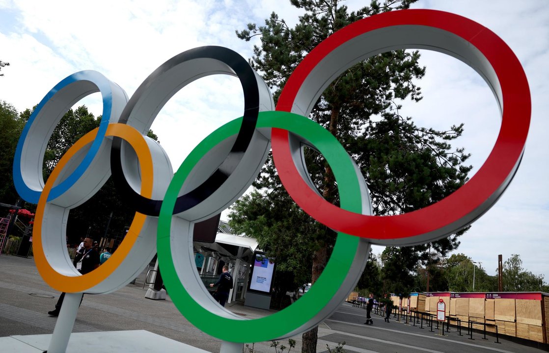 Los Anillos Olímpicos durante los Juegos Olímpicos de París 2024. EFE/EPA/MOHAMMED BADRA