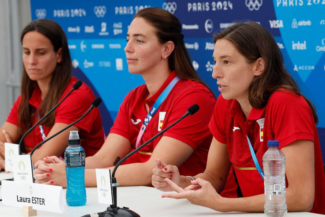 Las integrantes del equipo femenino olímpico español de waterpolo (de i a d) Anni Espar, Maica García y Laura Ester ofrecen una rueda de prensa convocada por el equipo de cara a su participación en los Juegos Olímpicos de París 2024. EFE/ Chema Moya