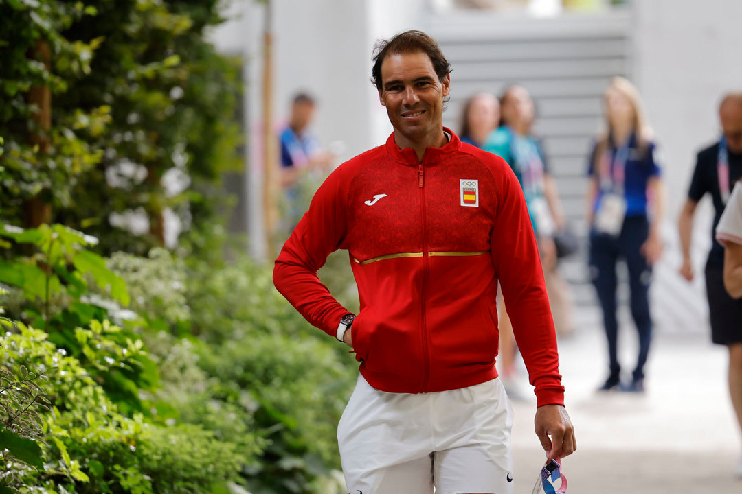 El tenista español Rafa Nadal a su llegada a la ceremonia oficial del sorteo de cuadros de singles y dobles del tenis olímpico celebrado este jueves en el Club des Loges del Estade Roland Garros, París. EFE/ Emilio Lavandeira