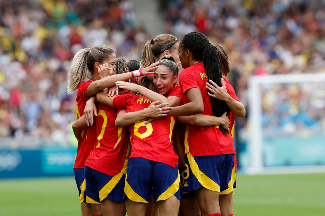 Aitana Bonmatí celebra el 1-1. EFE/ Miguel Toña