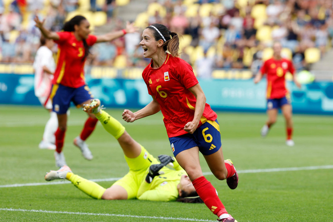 Aitana Bonmati celebra el 1-1. EFE/Miguel Tona