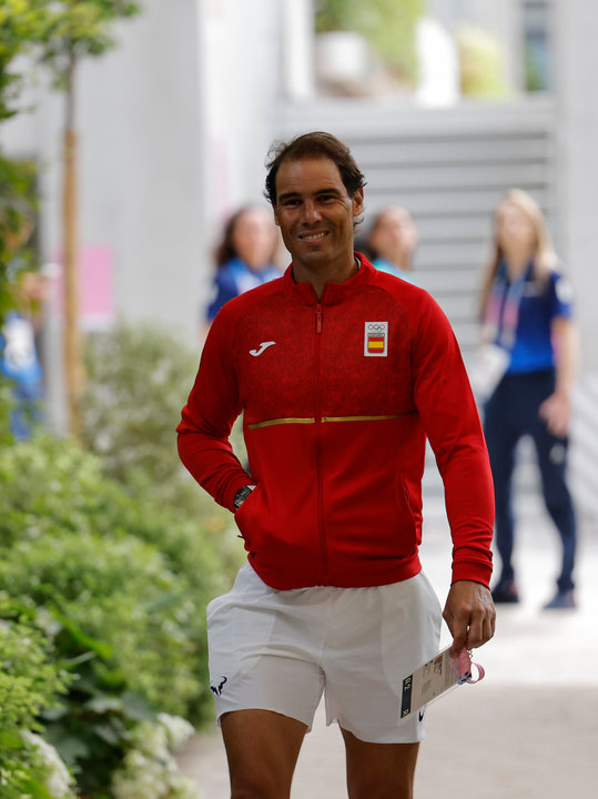 Nadal, a su llegada a la ceremonia oficial del sorteo de cuadros de singles y dobles del tenis olímpico. EFE/ Emilio Lavandeira