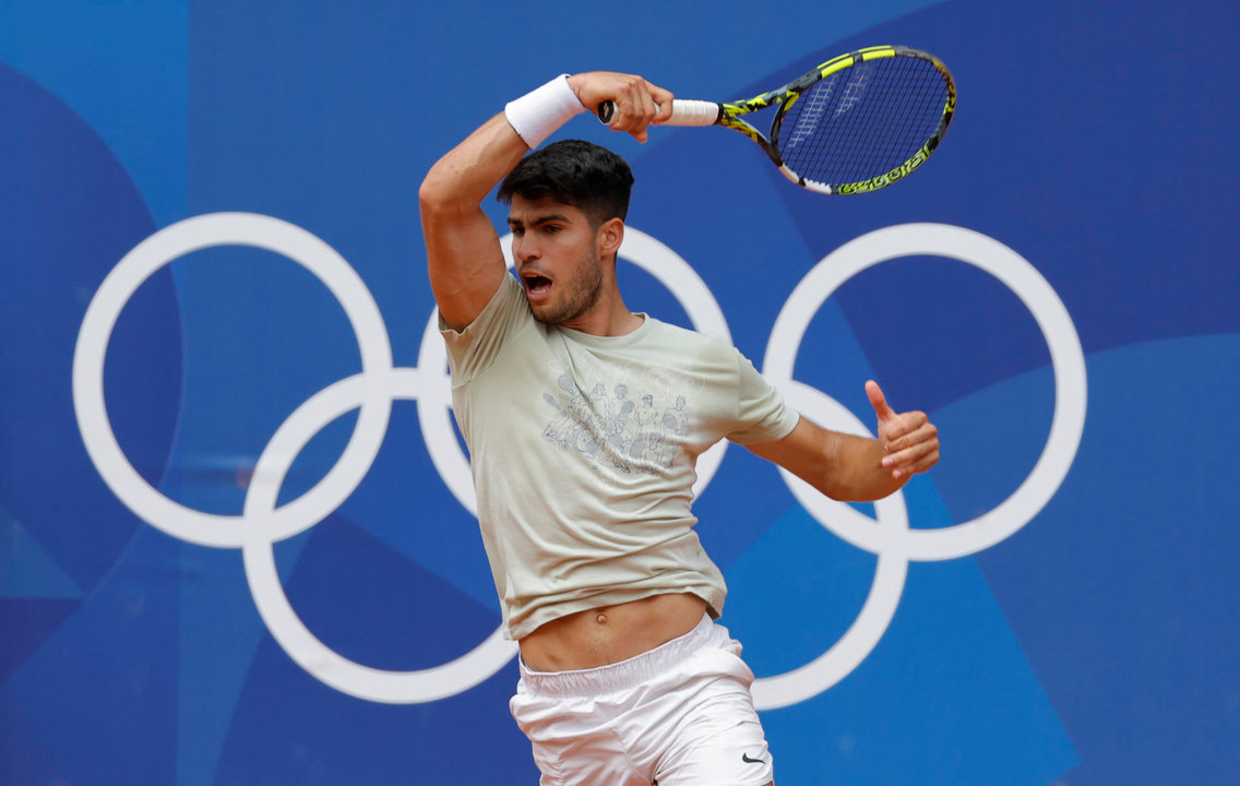 - El tenista español Carlos Alcaraz durante un entrenamiento en el marco de los Juegos Olímpicos París 2024. EFE/Lavandeira Jr