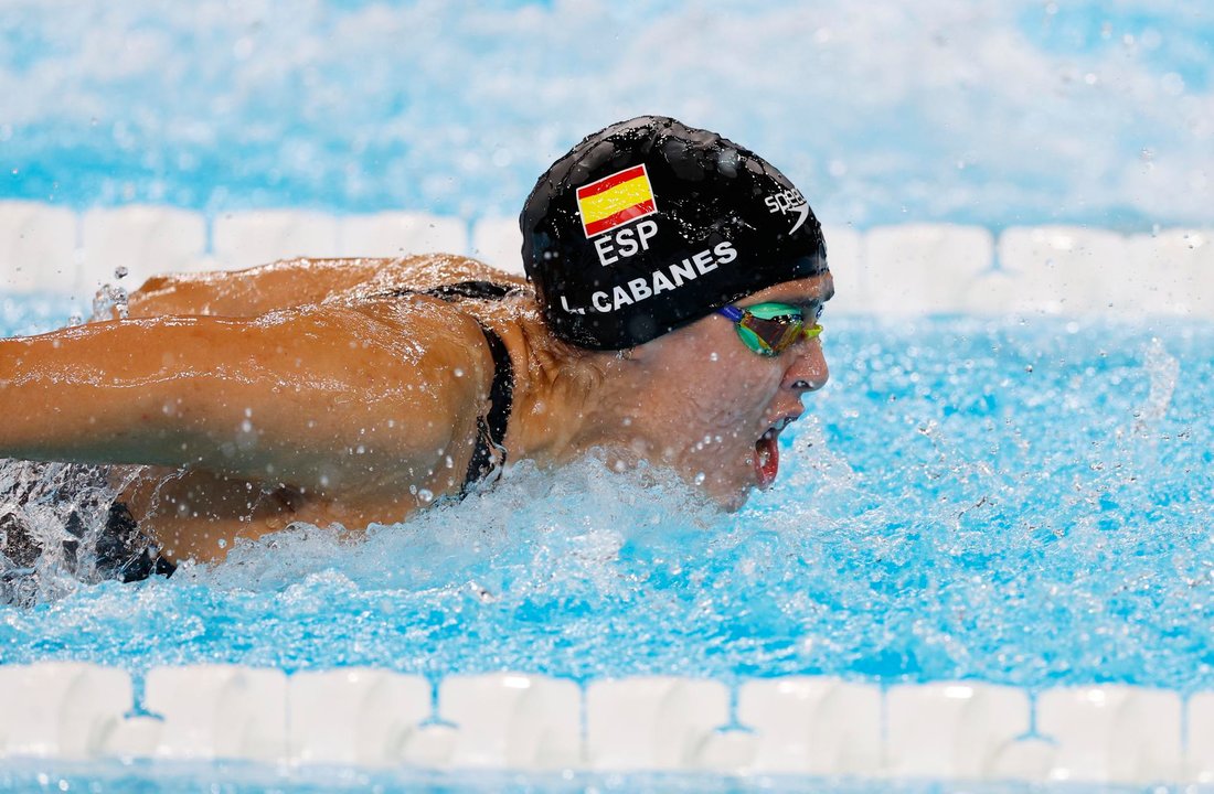 La joven nadadora española Laura Cabanes en su serie de los 100 mariposa. EFE/EPA/FRANCK ROBICHON