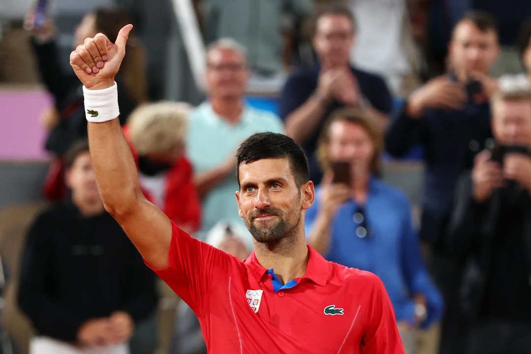 El serbio Novak Djokovic celebra su victoria sobre el australiano Matthew Ebden por 6-0 y 6- 1en Paris .EFE/EPA/DIVYAKANT SOLANKI