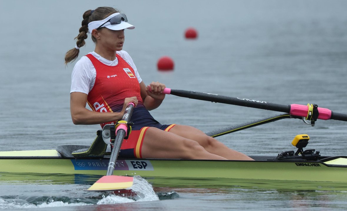 Virginia Díaz Rivas en la primera criba en la competición de remo de los Juegos de París, que comenzó a disputarse en el estadio náutico de Vaires-sur-Marne. EFE/EPA/MAXIM SHIPENKOV