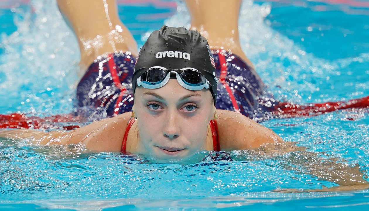 La estadounidense Gretchen Walsh estableció un nuevo récord olímpico. EFE/EPA/RONALD WITTEK