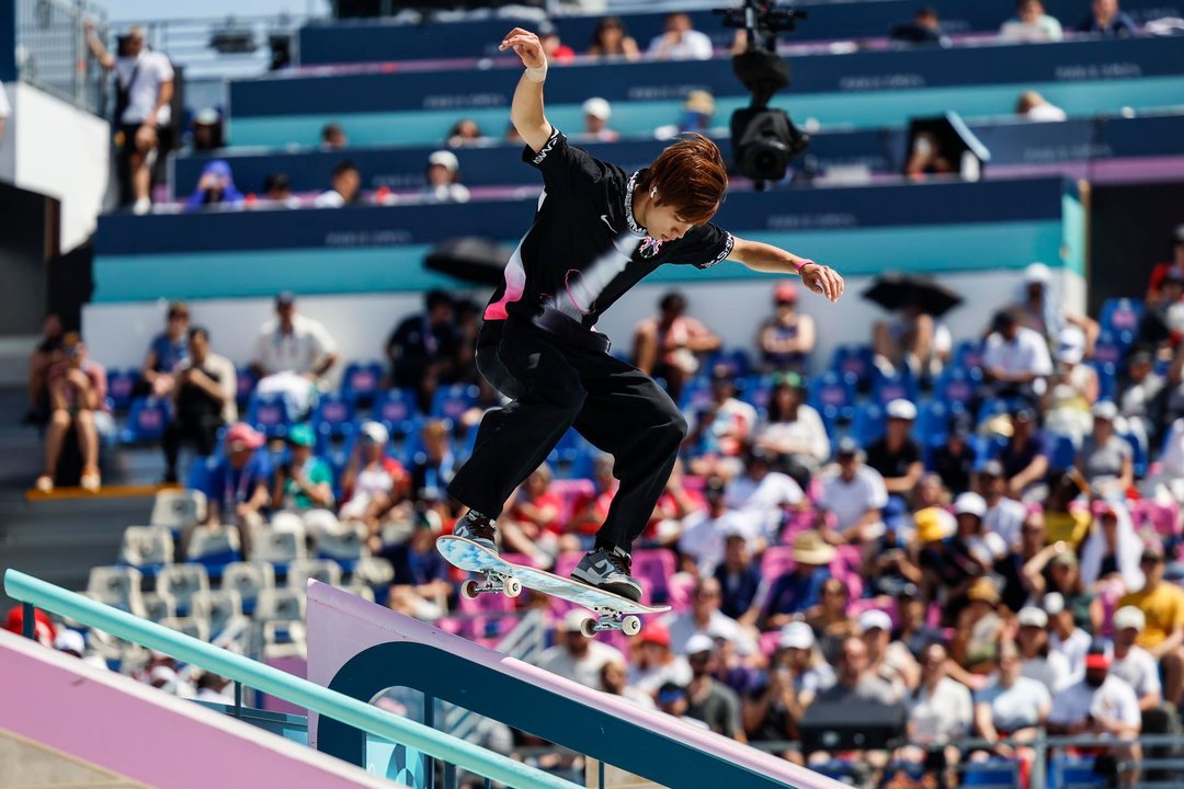 Horigome obtuvo en las siete pruebas una nota media de 281,14 puntos -en dos de ellas rozó la perfección en La Concorde ien Paris, Francia. EFE/EPA/MAST IRHAM