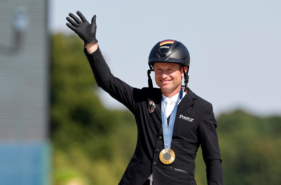 La medallista de oro, la alemana Michael Jung en el Castillo de Versalles, Francia. EFE/EPA/ERIK S. LESSER