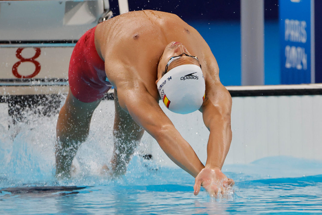 El español Hugo González compite en la final de 100m Espalda Masculino en los Juegos Olímpicos París 2024, este lunes, en Nanterre, Francia. EFE/Lavandeira Jr