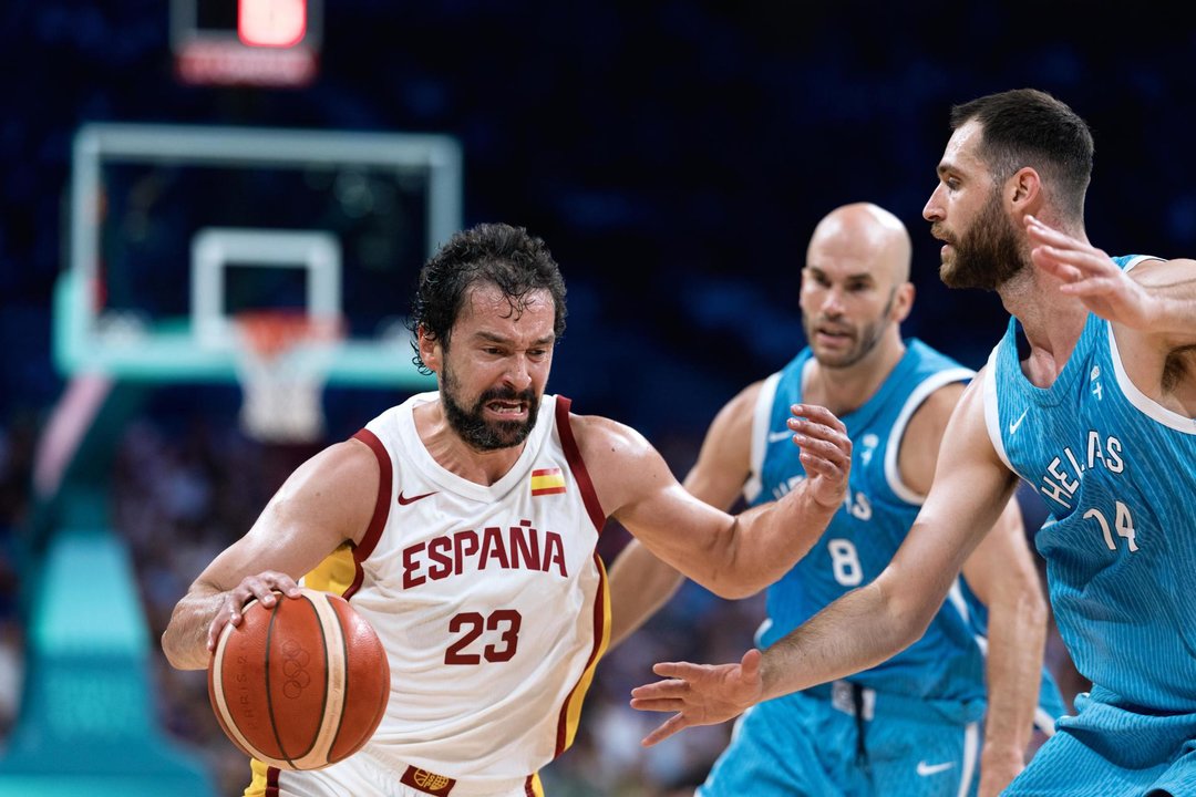 Sergio Llull durante el partido ante Grecia este martes. EFE/EPA/ALEX PLAVEVSKI