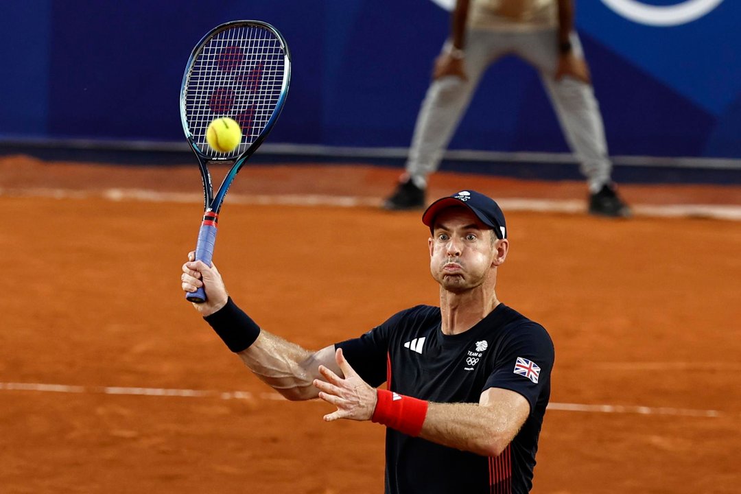 El británico Andy Murray en la pista de Roland Garros en París, Francia. EFE/EPA/RITCHIE B. TONGO