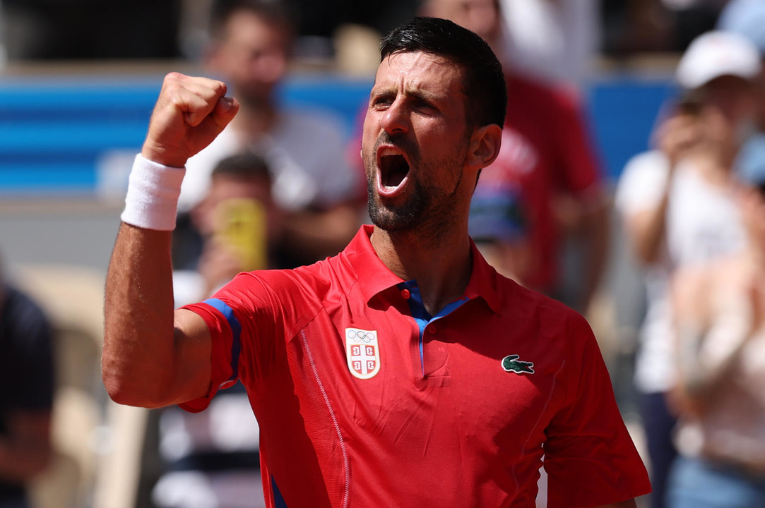 El tenista serbio Novak Djokovic celebra tras ganar al alemán Dominik Koepfer. EFE/ Juanjo Martín