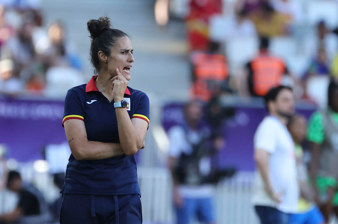 La entrenadora de España, Montse Tomé, este miércoles, en el partido del Grupo C de Fútbol Femenino de los Juegos Olímpicos de París 2024, entre Brasil y España, celebrado en el Estadio de Burdeos (Francia). EFE/ Kiko Huesca