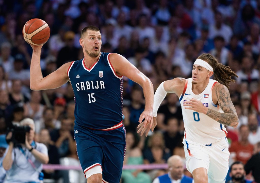 El serbio Nikola Jokic en el PArtido ante Puerto Rico en el Pierre Mauroy Stadium en Villeneuve-d'Ascq, Francia. EFE/EPA/ALEX PLAVEVSKI