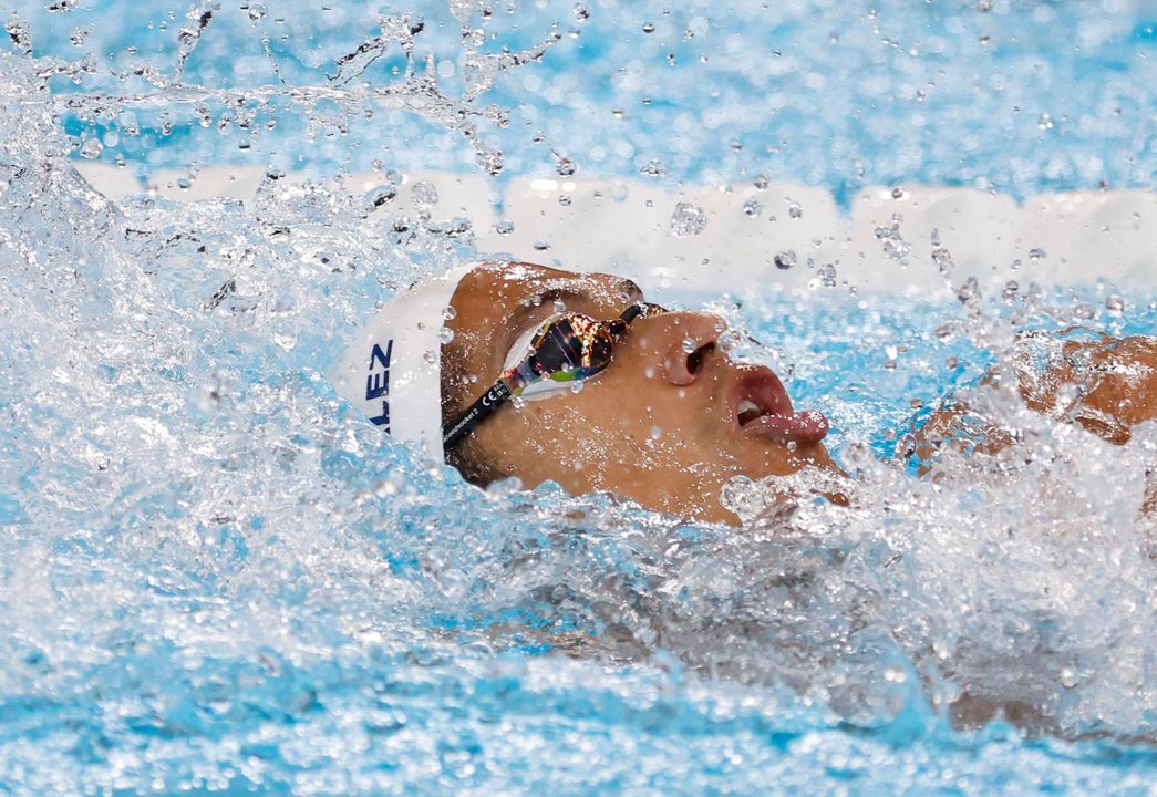 El nadador español Hugo González en la primera semifinal de los 200m espalda en la piscina de La Defense Arena en París, Francia. EFE/EPA/MAST IRHAM