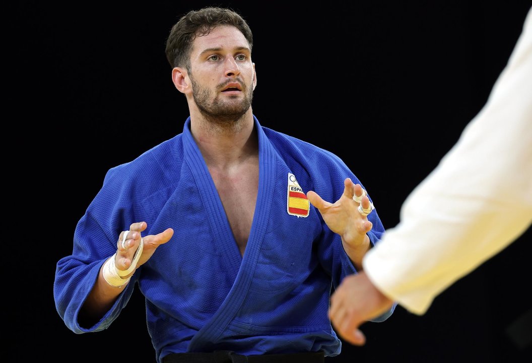 Nikoloz Sherazadishvili durante su combate de cuartos de final contra el suizo Daniel Eich. EFE/EPA/CHRISTOPHE PETIT TESSON