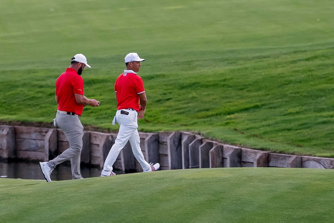 El español Jon Rahm declaró este jueves, tras firmar 67 golpes (4 bajo par) en el inicio del torneo en Guyancourt, Francia. EFE/EPA/ERIK S. LESSER