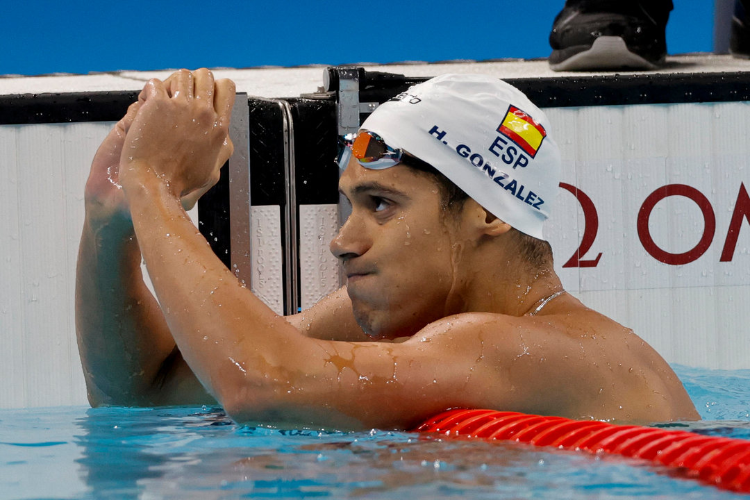 El nadador español Hugo González durante la final masculina de 200m Espalda en los Juegos Olímpicos París 2024, en el Paris La Defense Arena de Nanterre, Francia. EFE/ Lavandeira Jr