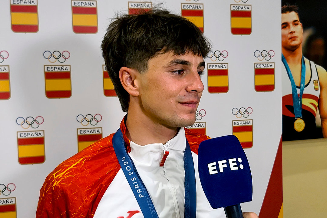 Pau Echaniz, en la Casa de España tras conquistar el bronce en piragüismo en los Juegos Olímpicos de París 2024. EFE/Edgar Sapiña Manchado