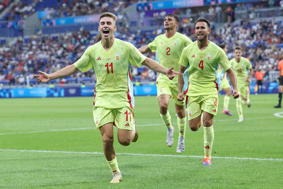 Fermín López celebra su segundo gol contra Japón, en los cuartos de final de fútbol de los Juegos Olímpicos de París 2024, disputado en el Estadio de Lyon (Francia). EFE/ Kiko Huesca