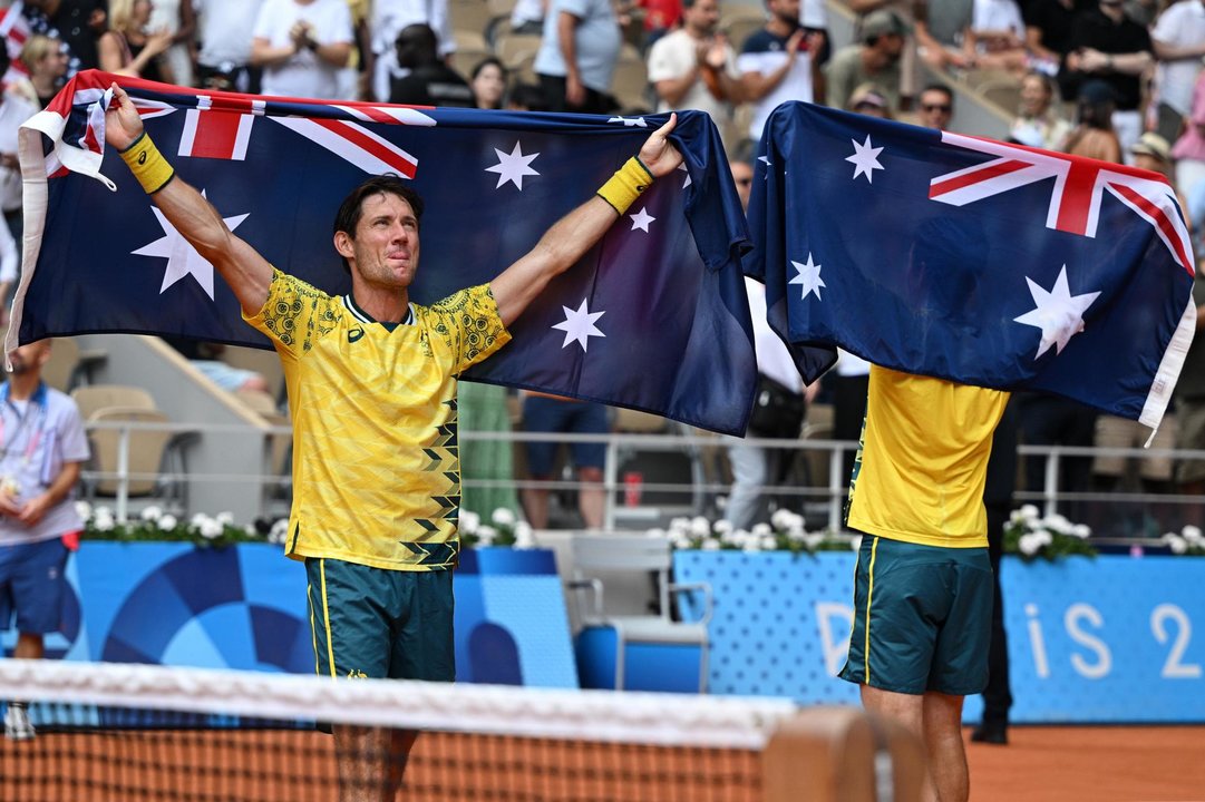 Matthew Ebden y John Peers de Australia celebran el título olímpico de dobles después de ganar la final contra Austin Krajicek y Rajeev Ram, de los Estados Unidos. EFE/EPA/CAROLINE BLUMBERG