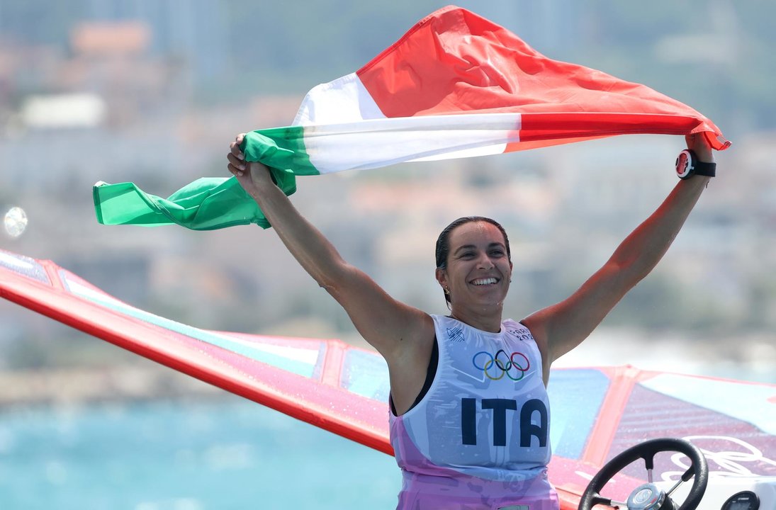 Marta Maggetti, de Italia, celebra la victoria en la final olímpica. EFE/EPA/OLIVIER HOSLET