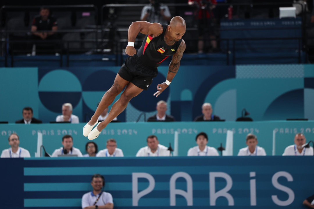 El español Rayderley Zapata en la final masculina de Ejercicios de Suelo de Gimnasia Artística, durante los Juegos Olímpicos de París 2024 , en el Bercy Arena de la capital francesa. EFE/ Sashenka Gutierrez