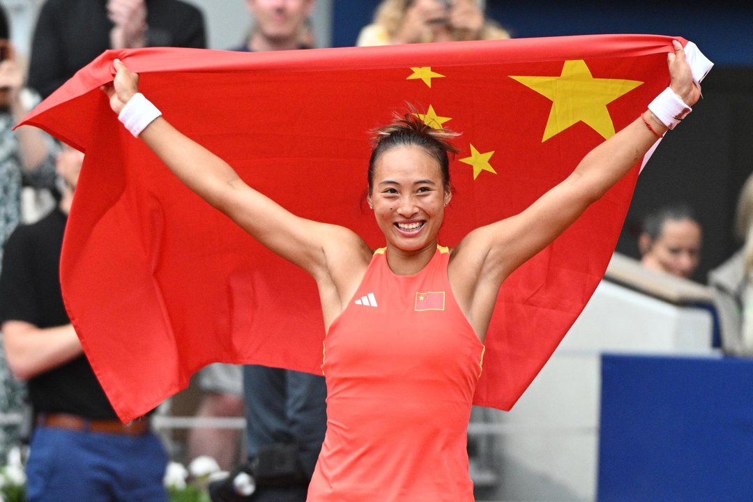 La china Qinwen Zeng campeona olímpica en Roland Garros. EFE/EPA/CAROLINE BLUMBERG