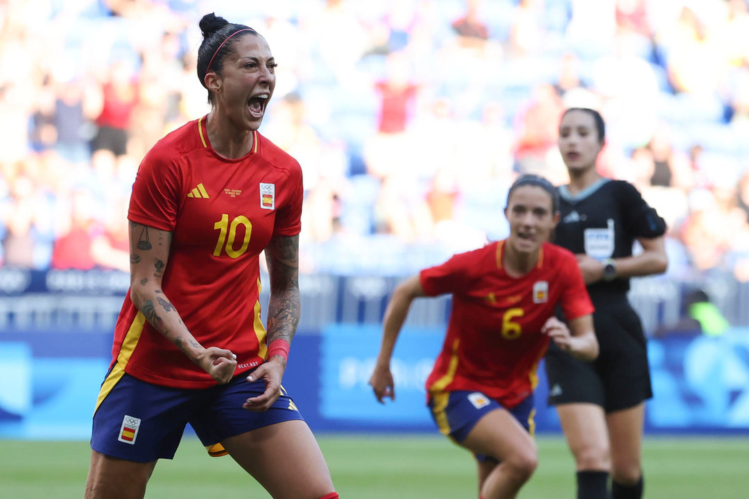 La delantera de España Jennifer Hermoso celebra su gol ante Colombia durante el partido de cuartos de final de fútbol femenino de los Juegos Olímpicos de París 2024, disputado en el Estadio de Lyon (Francia). EFE/ Kiko Huesca