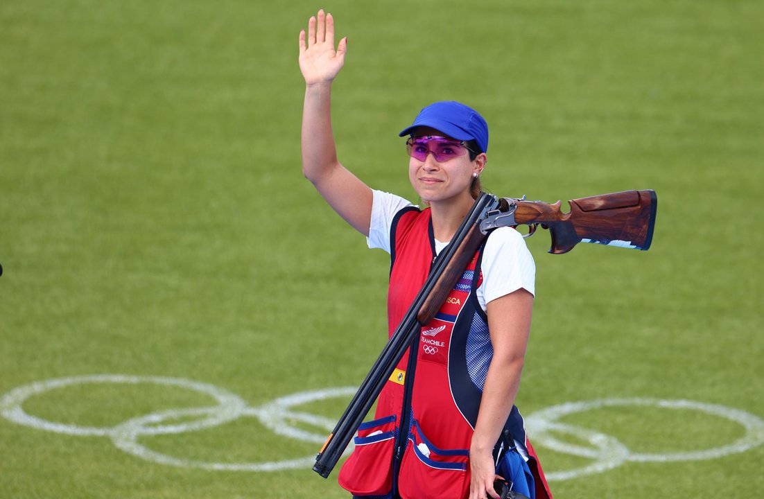 La tiradora chilena Francisca Crovetto ganó la medalla de oro de skeet en los Juegos de París en Chateauroux, Francia. EFE/EPA/VASSIL DONEV