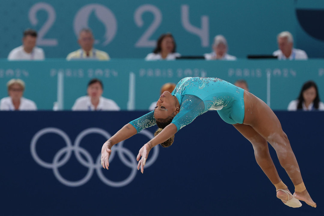 La gimnasta brasileña Rebeca Andrade ejecuta su ejercicio en la final de suelo. EFE/ Miguel Gutiérrez