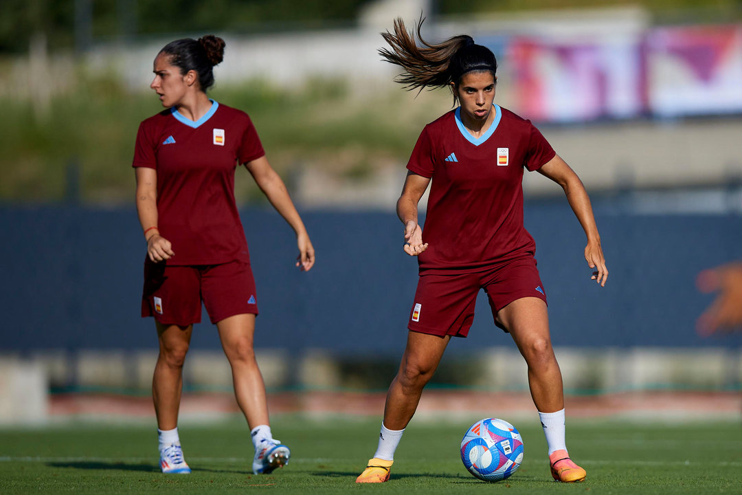 La selección española femenina de fútbol entrena este lunes la parte mental y física en Marsella con todas las jugadoras disponibles de cara al partido de semifinales de los Juegos Olímpicos de París 2024 contra Brasil. EFE/RFEF/David Aliaga