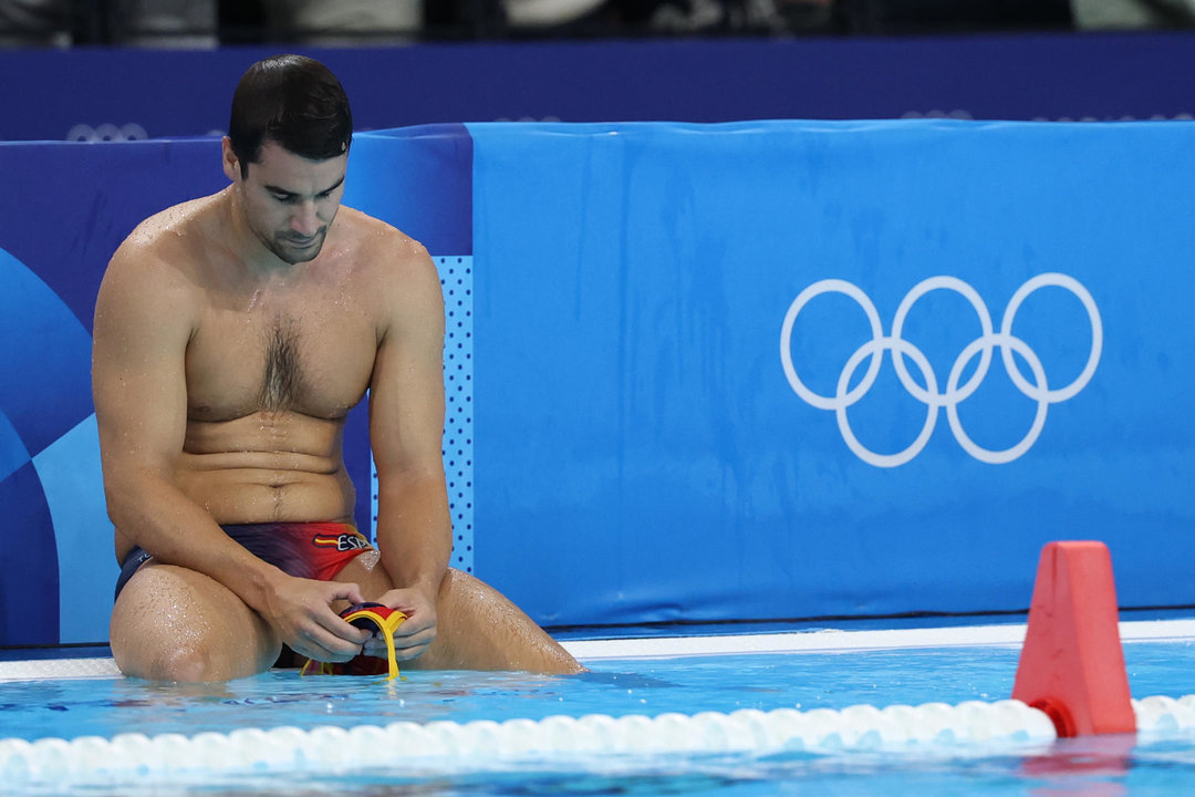 El portero español Unai Aguirre, abatido tras perder ante Croacia en los cuartos de final del torneo olímpico de waterpolo. EFE/Juanjo Martin