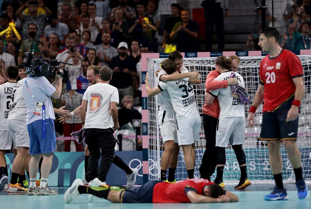 Villeneuve-d'ascq (France), 09/08/2024.- La selección española de balonmano deberá conformarse con volver pelear por la medalla de bronce, como ya le ocurrió en las otras cuatro ocasiones en las que alcanzó las semifinales olímpicas, tras caer este viernes por 25-24 ante Alemania. EFE/EPA/ALEX PLAVEVSKI