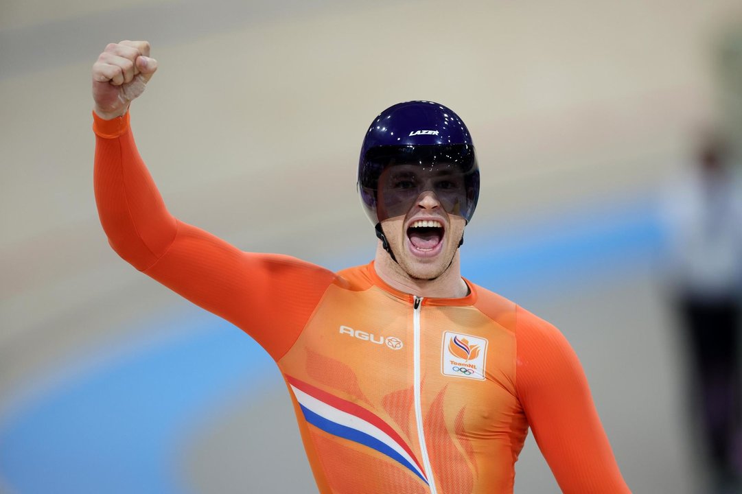 El neerlandés Harri Lavreysen, campeón olímpico de velocidad de ciclismo en pista de los Juegos Olímpicos de París 2024. EFE/EPA/MARTIN DIVISEK