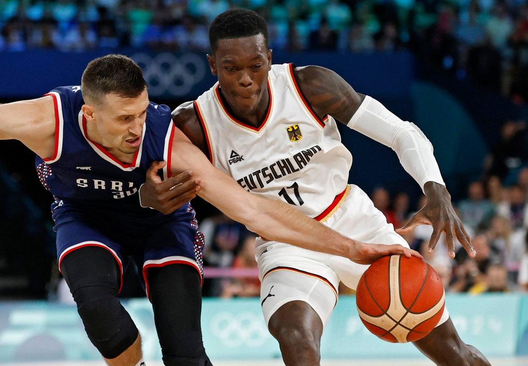 Dennis Schroeder, capitán de la selección alemana de baloncesto, en el South Paris Arena en Paris, , Francia. EFE/EPA/CAROLINE BREHMAN