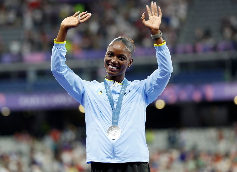 La medalla de plata en los 200m, Julien Alfred, de Santa Lucía. EFE/EPA/FRANCK ROBICHON