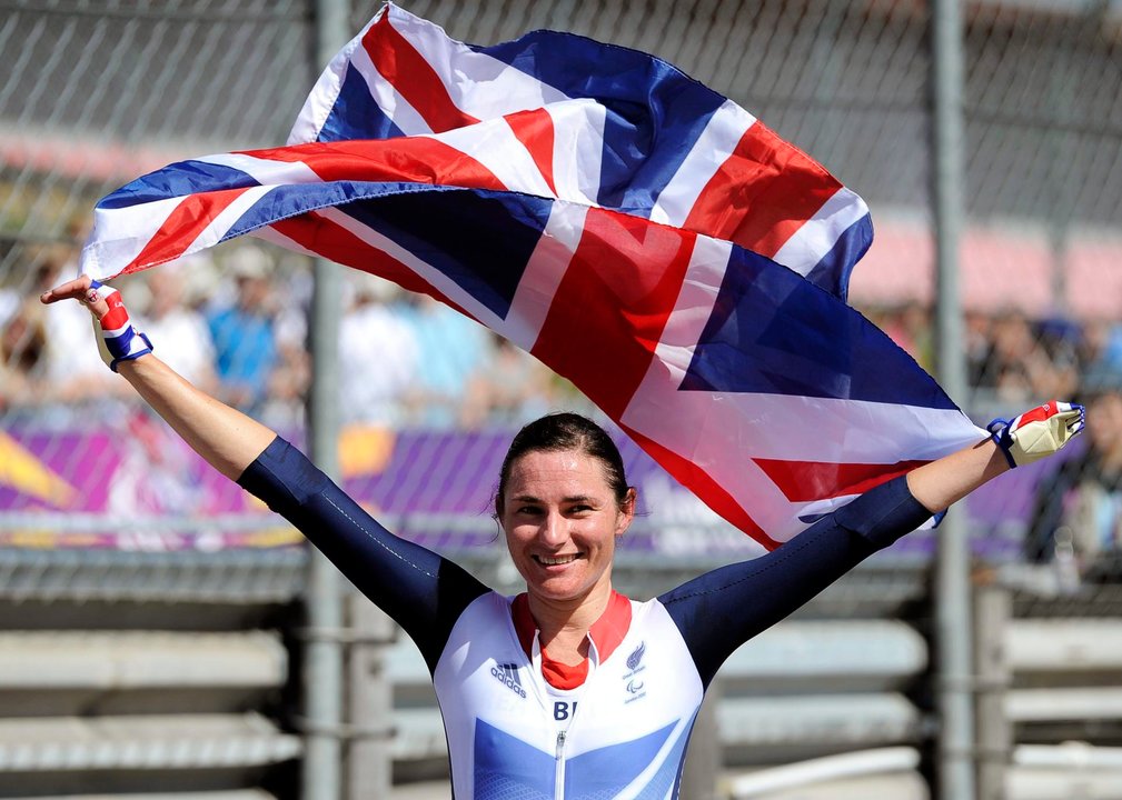 La británica Sarah Storey tras ganar oro en Londres 2012. EPA/FACUNDO ARRIZABALAGA